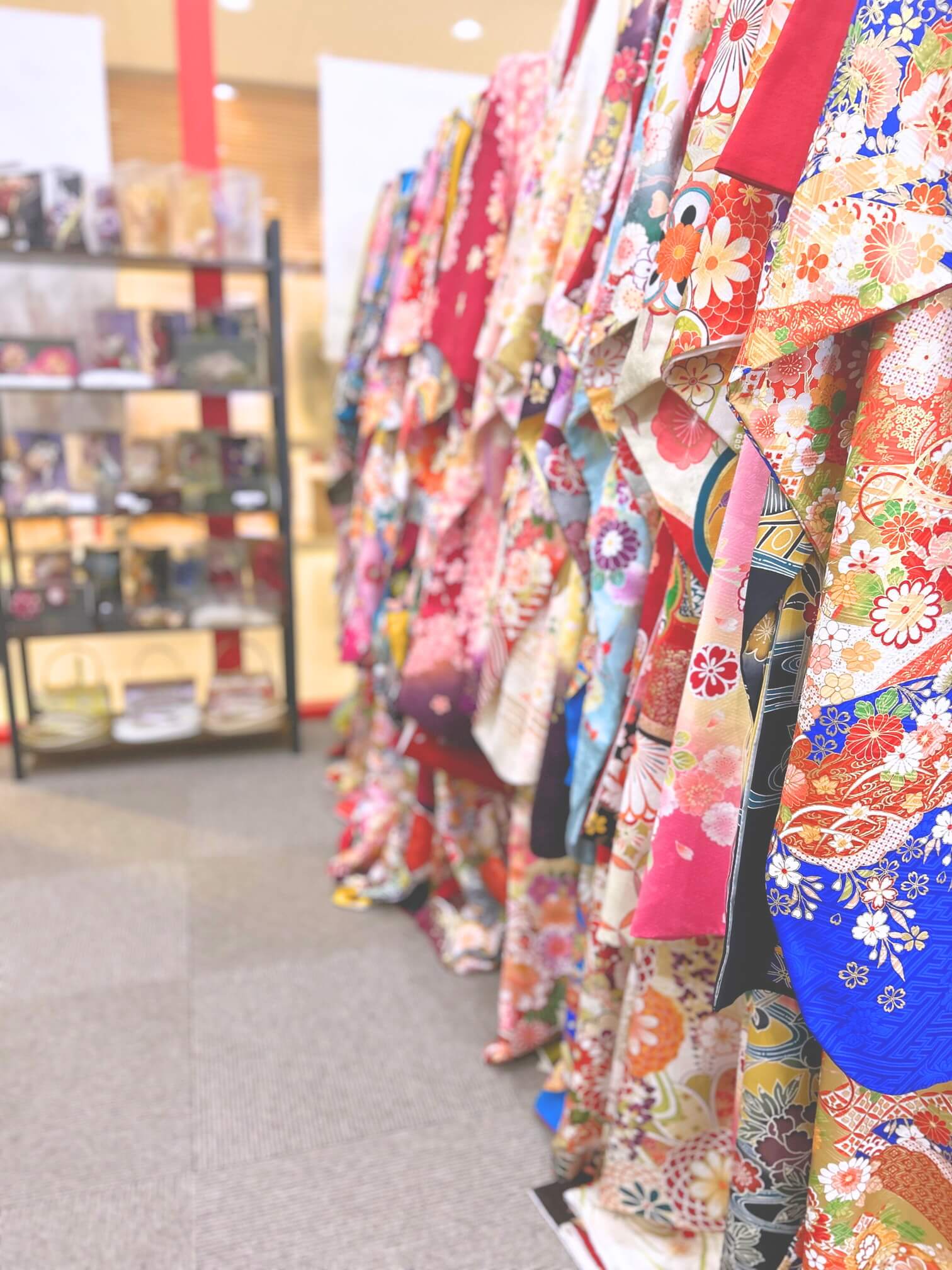 FLOR【ﾌﾛｰﾙ】フレスポ若葉台店/振袖レンタル専門店